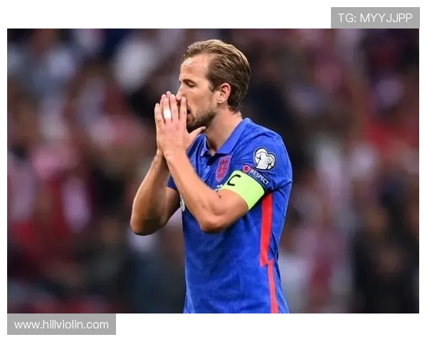 莱万多夫斯基国家队与俱乐部核心地位构建路径对比分析 莱万多夫斯基国家队与俱乐部核心地位构建路径对比分析